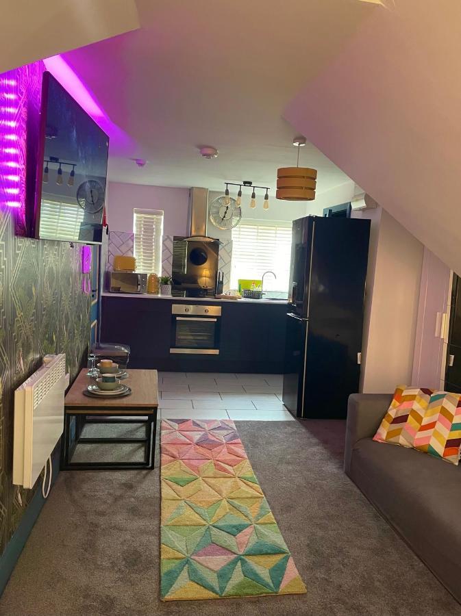 Vibrant & Modern Studio Apartment In Birmingam Exterior foto